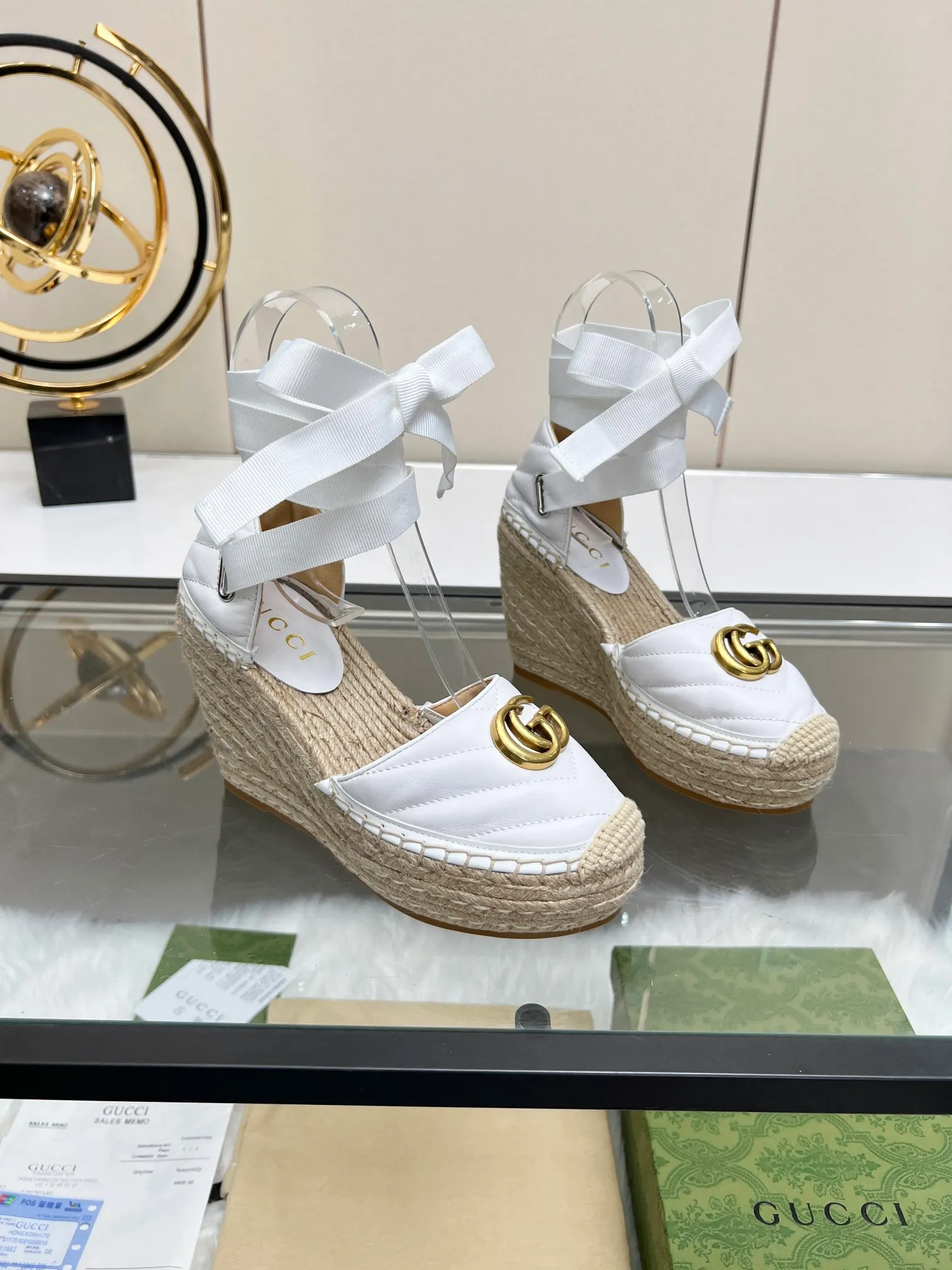 👟👟Ex-factory price 440👟👟 GUCCI wedge fisherman sandals, thick-soled straw, high-end quality, fabric: double G fabric, electric embroidery, lining: mixed sheepskin lining, yardage: 35 ~ 42, color: light blue. Dear new and old customers, the picture has been updated, please transfer the image to change. The upgraded version of the wedge heel currently has more than 40 colors. Transfer the image and sell it.